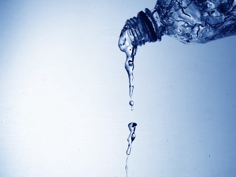 我國各地的水價飛漲，群眾稱先解決水質問題