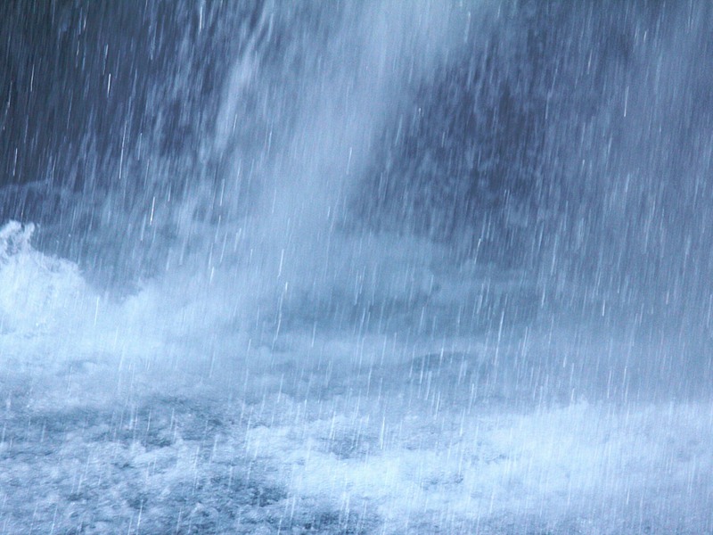 連日暴雨，大家叫苦不迭