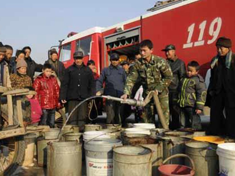 云南旱區(qū)導(dǎo)致消防車(chē)送水解困難