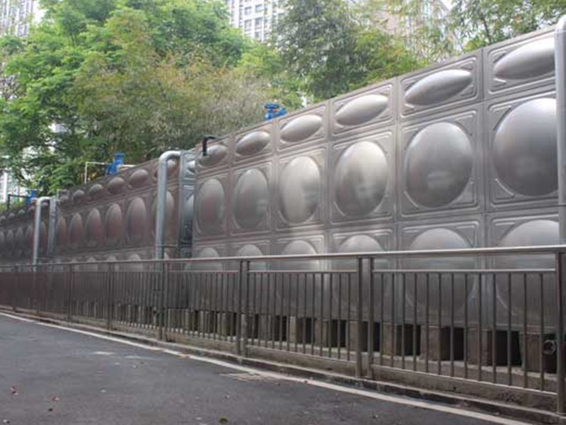 蘭州小區(qū)二次供水機(jī)器設(shè)備的水箱清理大多數(shù)不及時