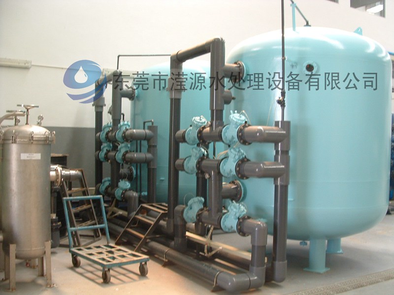  width=580 height=460 /><br /></div><div>應(yīng)用范圍：系列全自動軟水器：可廣泛應(yīng)用于蒸汽鍋爐、熱水鍋爐、交換器、蒸發(fā)冷凝器、空調(diào)、直燃機等系統(tǒng)的補給水的軟化。還可用于賓館、飯店、寫字樓、公寓、家居等生活用水的處理及食品、飲料、釀酒、工業(yè)鍋爐、熱交換器、空調(diào)、洗衣、印染、化工、醫(yī)藥、沐浴設(shè)備及食品、制藥、電子等行業(yè)的軟化水處理</div><div><br /></div><div>全自動軟化水是將軟化器運行及再生的每一個步驟實現(xiàn)軟水自動控制，并采用時間、流量或其它感應(yīng)器等方式來啟動再生。全自動軟水器裝置的基本構(gòu)成為：FLECK或Autotrol多路控制閥、樹脂罐（含001＊7樹脂）、鹽箱及管路系統(tǒng)。軟水機除去水中過多的鈣鎂離子，通過離子交換的方式，達(dá)到除垢的目的。</div></div>
						<div   id=